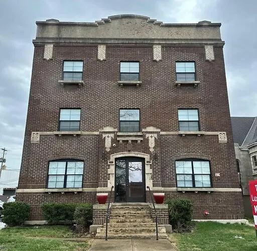 Gem With Pool Table! Pets Welcome! Apartment